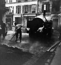 Load image into Gallery viewer, Paris by Louis Stettner, Black and White Street Photography 1950s